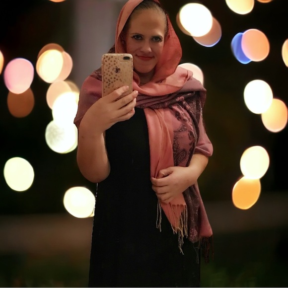 Cohosting DESIGNER - 7/27 at 11:00 CST. Sign up for a host pick! - Picture 9 of 14